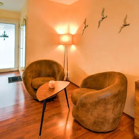 Modernes Mit Terrasse Auf Ruegen