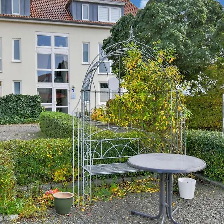 Modernes Mit Terrasse Auf Ruegen Wiek auf Rügen